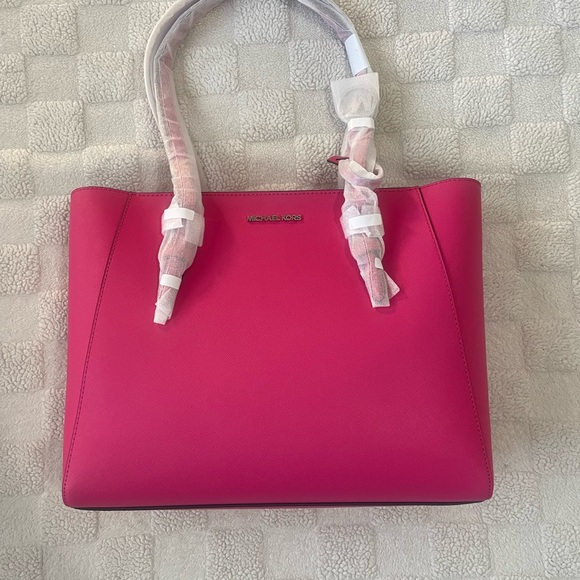 Michael Kors Handbags - Michael Kors Tote Bag